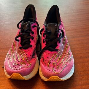 Women’s Pink new balance fuel cell